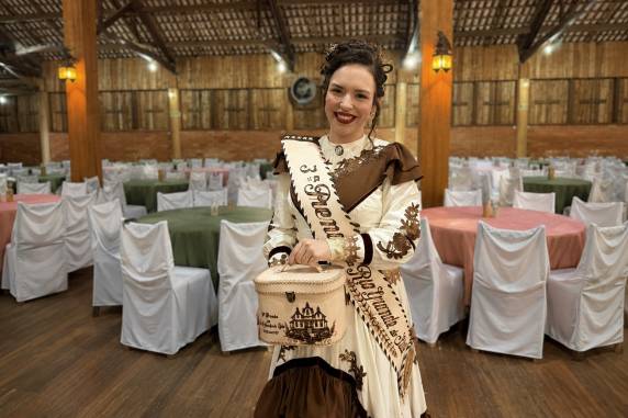 Representando o CTG Sentinela do Rio Grande e a 20ª Região Tradicionalista, jovem conquistou a principal categoria da Ciranda de Prendas durante evento realizado em Erechim.