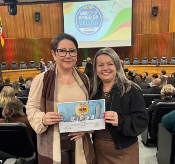 Secretária Veranice Tatiane Zingler Rockenbach participou da solenidade em Porto Alegre e cumpriu agenda na Assembleia Legislativa em busca de recursos para o município