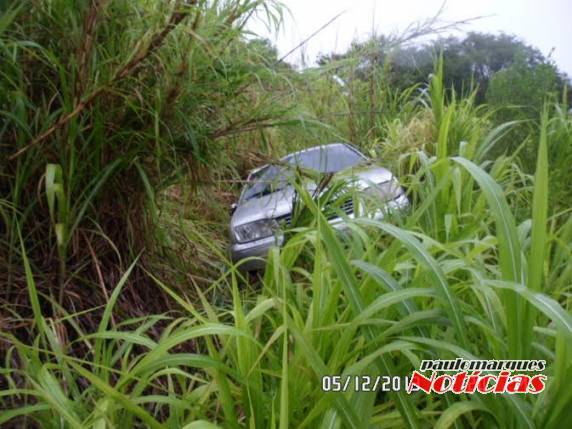 O home estava sozinho no carro e teve 

ferimentos leves. 