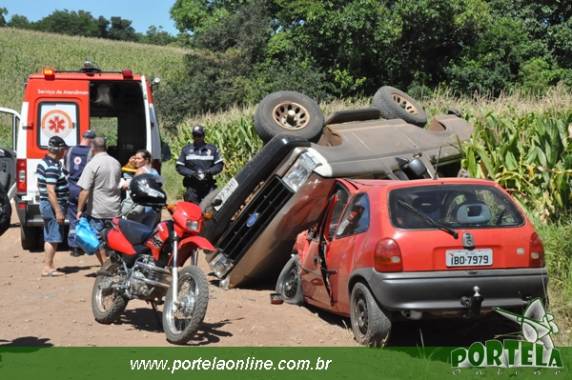 O motorista da caminhonete foi levado para o hospital em estado de 

choque