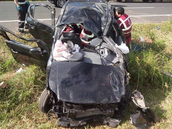 Na freeway, capotagem deixou cinco pessoas 

feridas, segundo a PRF