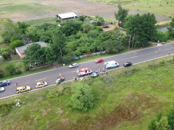 Na freeway, capotagem deixou cinco pessoas 

feridas, segundo a PRF