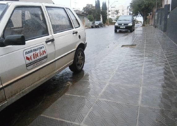 Em Três de Maio o dia começou com chuva, e uma temperatura de 

24,5º C e a umidade relativa do ar em 61%