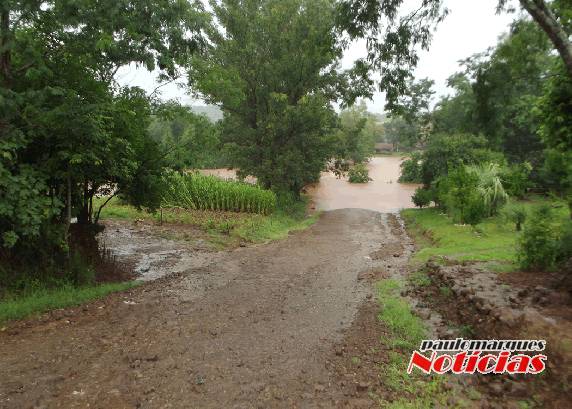 A ponte liga os distritos de Barrinha e Restinga Seca