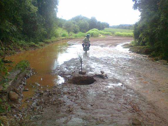 A ponte furou