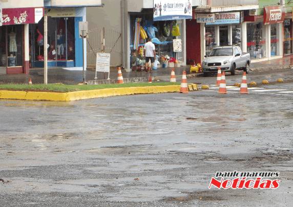 Em alguns pontos as faixas se tornaram invisíveis