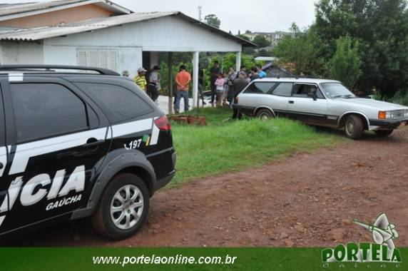 Após matar a mulher o suspeito foi visto saindo, de moto, em direção ignorada