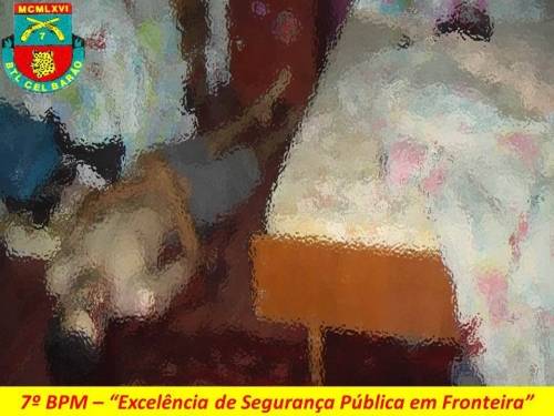 O jovem cometeu suicídio com um tiro de 

revolver