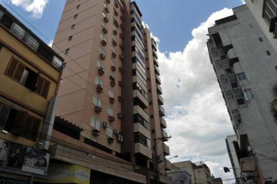 Vítima, de 26 anos, está internada no 

Hospital Universitário em observação