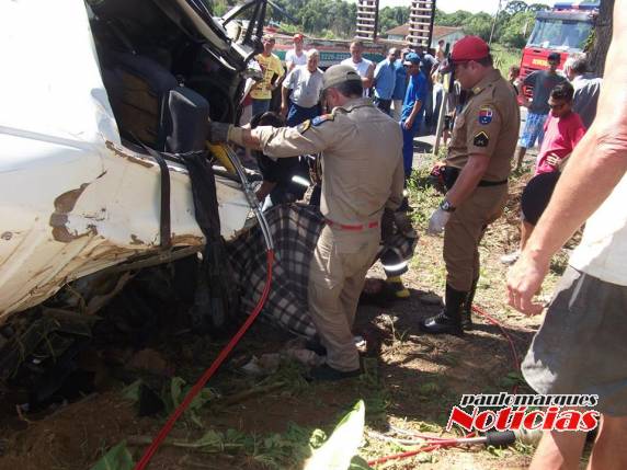 Vítimas estavam em um caminhão Ford Cargo que capotou na rodovia