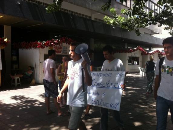Vigília em praça é feita por ONG Para Sempre 

Cinderela nesta sexta (24)