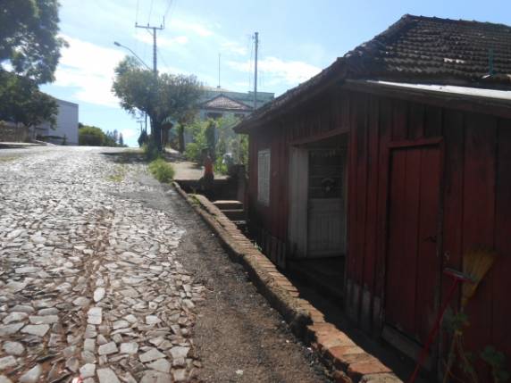 A mulher foi morta na manhã deste sábado