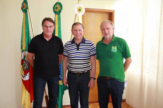 De volta de Brasília, prefeito Casali informou aos diretores da 

Setrem sobre o repasse dos recursos