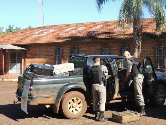 Dois homens contrabandeavam cerca de 

8 mil frascos de desodorantes