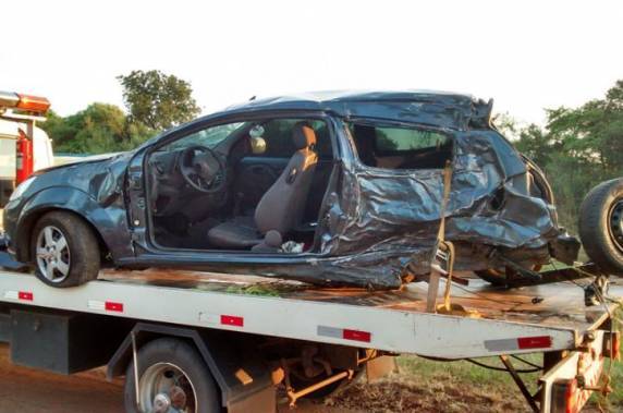 Vítimas foram duas passageiras de um carro 

que capotou após colisão