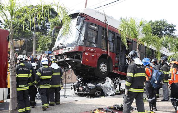 Cyrile Fourni, de 50 anos, estava em táxi esmagado por ônibus em SP