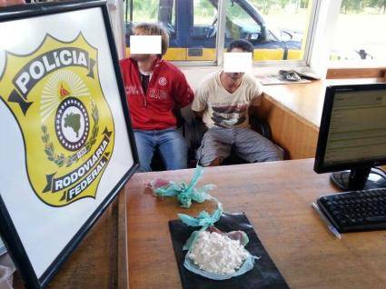 Eles 

estavam de posse 151 gramas da droga