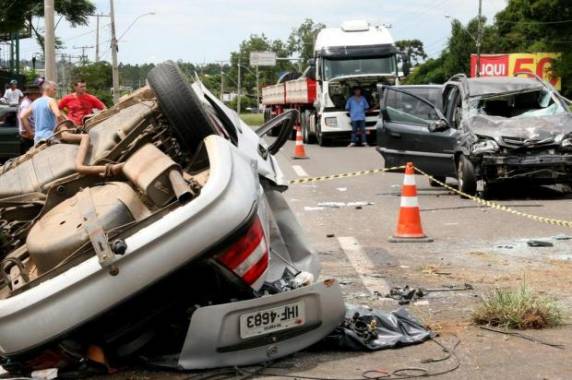 Colisão frontal ocorreu 

no km 08 da RS 240, na manhã deste domingo