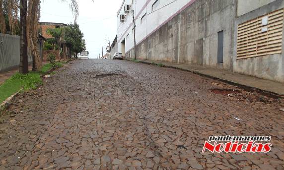 Um motorista desabafa: Para concertar estes buracos não é preciso esperar por verba do Governo Federal
