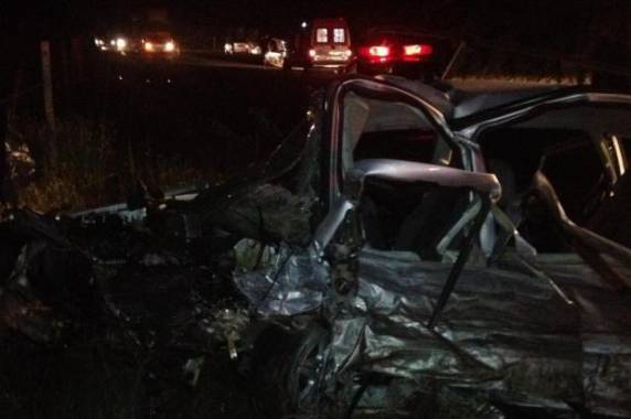 A batida ocorreu por volta das 23h30min e envolveu dois 

veículos, uma Parati e um Astra