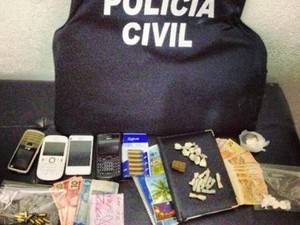 Quantidade de cocaína foi encontrada em dois veículos de estabelecimento