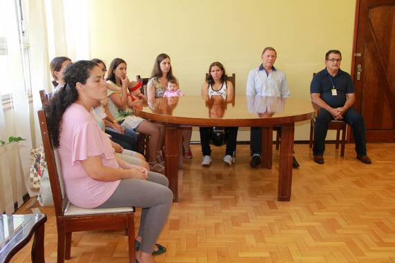 Famílias buscam soluções na área de Educação