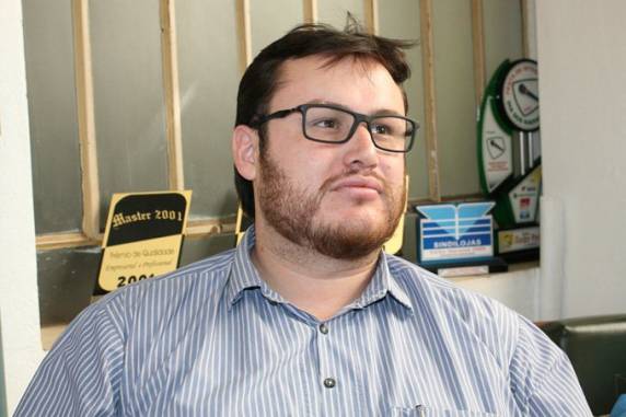 A defesa de 

Adilson e Flávio Tunes está sendo trabalhada pelo jovem advogado santa-rosense Marco Antônio Pinto Crixel ( FOTO)