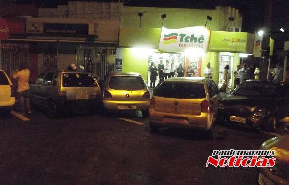 Veículo descontrolado bateu em 

três automóveis estacionados