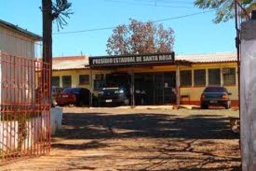 De dentro do 

presídio saiam as ligações para a família do prefeito Vicine