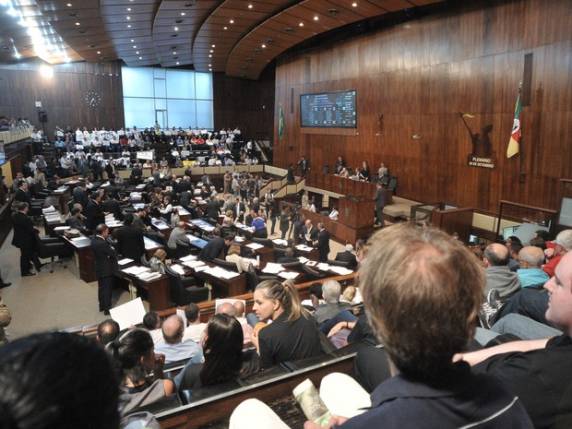 Proposta para viabilizar Copa recebeu 31 votos favoráveis e 19 contrárias