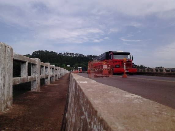Estrutura sobre o Rio Uruguai, na BR-386, apresenta falhas em 

vão