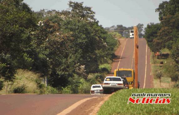 Próximo de Manchinha, jovem fica ferido em capotamento de automóvel