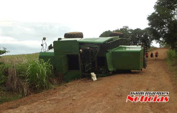 A máquina tombou em uma descida no Distrito de Progresso