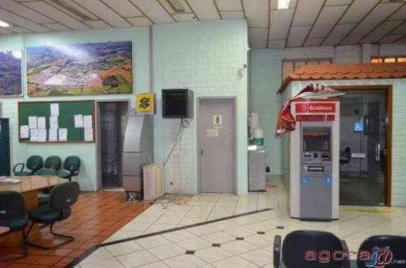 Fato ocorreu no início da madrugada desta quinta-feira, o vigia teria sido dominado e preso no 

banheiro
