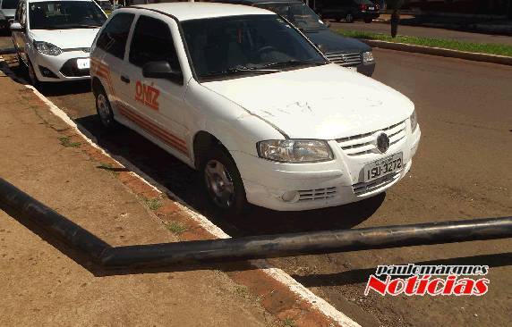 Os automóveis tiveram danos, mas ninguém se feriu