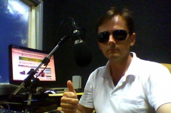 Rogério 

Brondani, mais conhecido como Xico, disse à Polícia Civil que não gostou da música que o locutor colocou para homenageá-lo