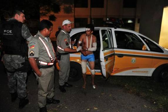Ex-namorado da mãe da vítima, homem se atirou em frente a um 

caminhão após o crime