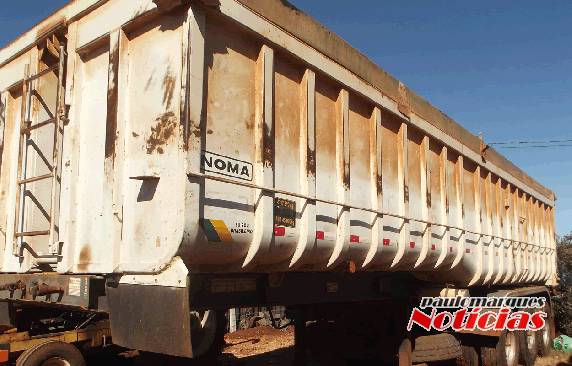 O semi reboque estava abandonado as margens da ERS 342, em Três de Maio