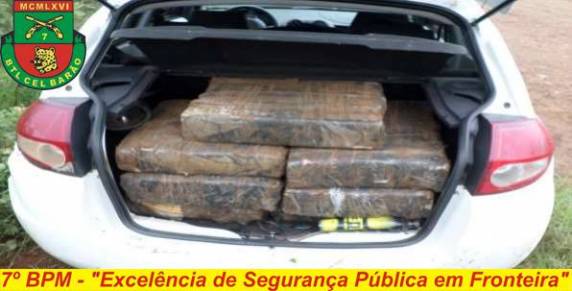Os 

meliantes abandonaram o carro com a droga 
