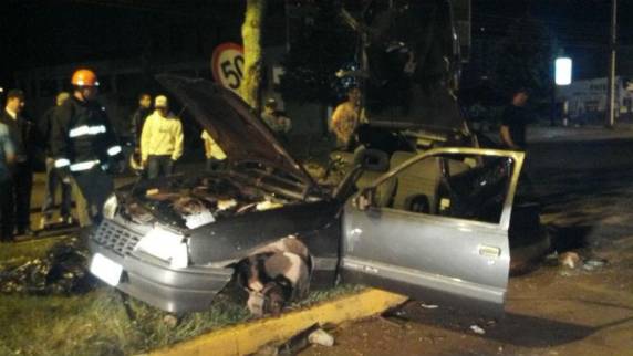 O carro ficou destruído