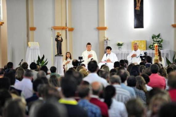 Mais de mil pessoas estiveram presentes na cerimônia realizada neste domingo