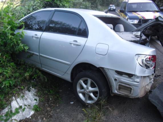 Condutor de carro que saiu da pista e capotou na BR-287 foi projetado para fora do veículo