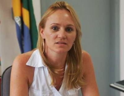 A intervenção de um filho de 16 anos para defender sua mãe que estava sendo 

agredida pelo pai, que estava armado com um facão, resultou na morte do agressor