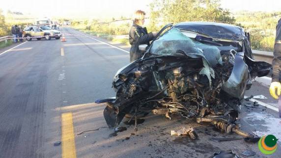 O motorista morreu preso as ferragens