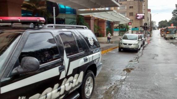 No quarto, haviam manchas de sangue. Companheiro foi encaminhado à emergência do HSVP em estado de choque