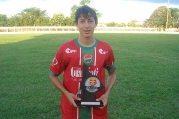 Edson Paholski, 17 anos, conduzia uma caminhonete que bateu em uma árvore na madrugada deste domingo, no interior de Floriano Peixoto