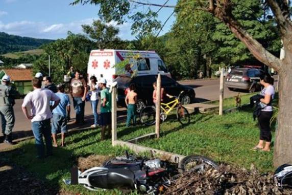 Condutor não habilitado foge da polícia e provoca acidente
