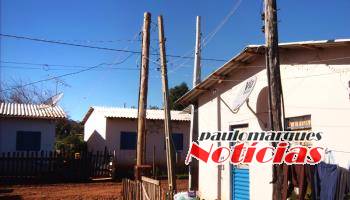 A Briga envolveu três 

pessoas, por volta das 10h deste sábado (17), na Vila Esperança em Três de Maio