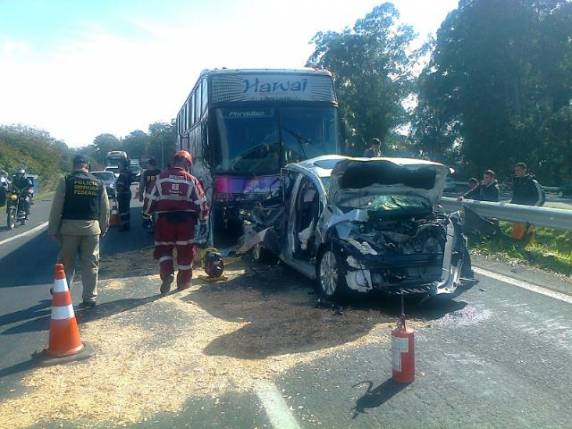 Veículo colidiu contra automóveis, em Eldorado do Sul, provocou uma morte e deixou dois feridos