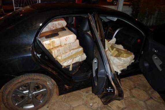 Droga foi encontrada em veículo suspeito na SC-480 e condutor foi preso em flagrante